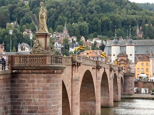 Die alte Brücke in Heidelberg. #urlaub #ferienwohnung #sehenswürdigkeit Die alte Brücke
